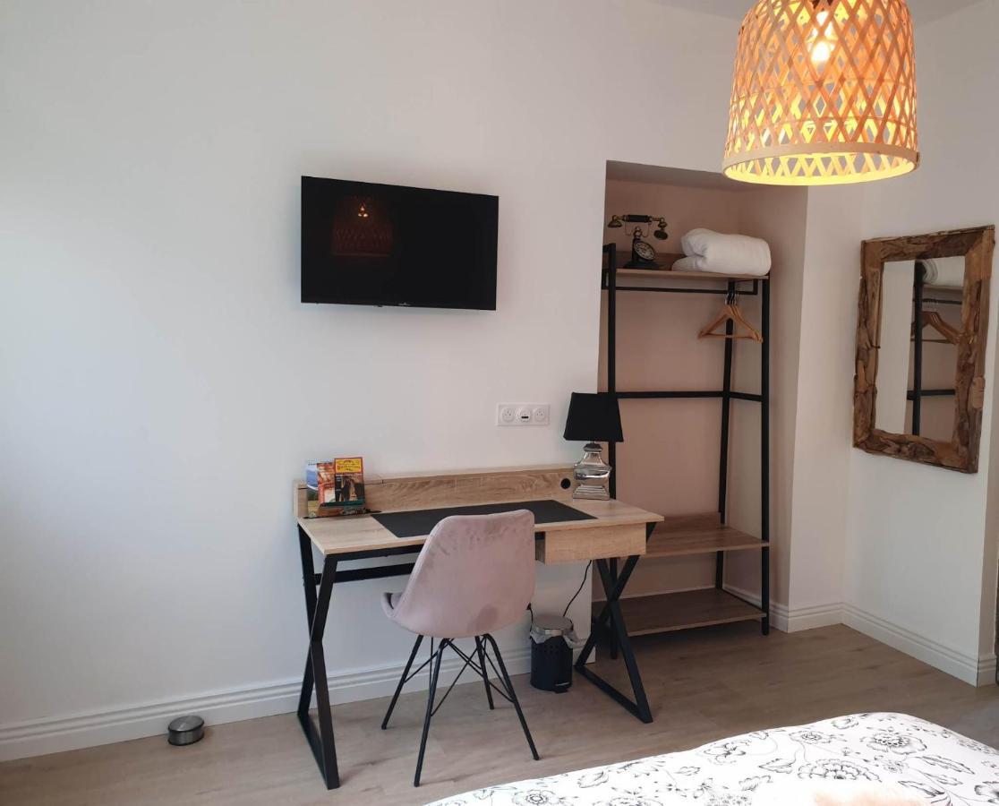 Chez Cerise Bed & Breakfast Tournay Bagian luar foto